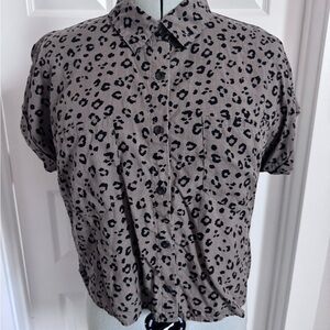 Grey Leopard Print Cropped Short Sleeve Button-Up Shirt